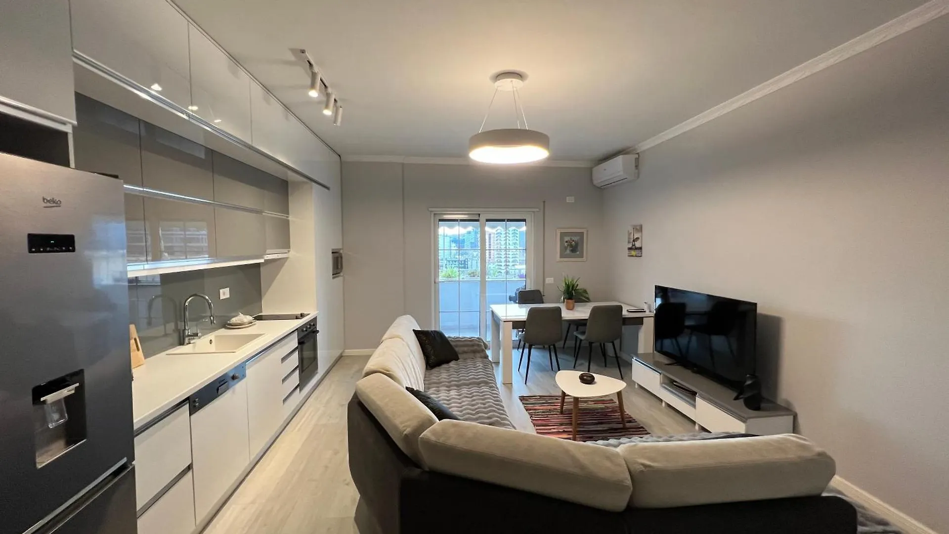 Tirana Gallery Apartment - City Center View